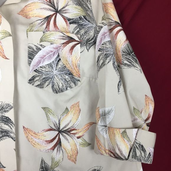 CHICO'S Women Mid Sleeve Beige Floral Button Up Collar Button Pocket Shirt 4/6 - Picture 4 of 12